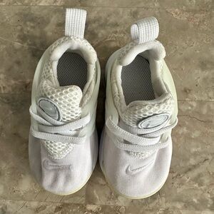 Nike Little Presto Size 5C Sneaker Toddler Shoes Triple White